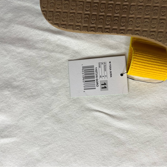 Sanuk Yellow Two Strap Slides. Size 11. NWT. Yoga Gora. - Picture 3 of 5